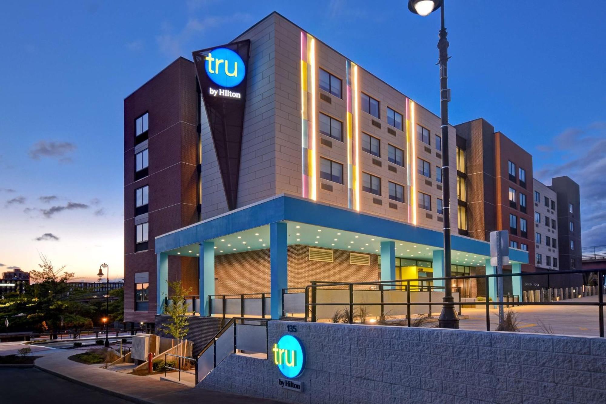 Tru By Hilton Manchester Downtown Exterior foto